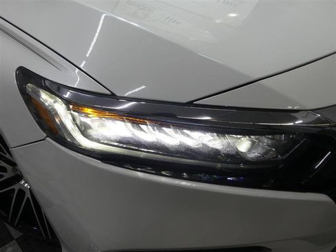 Used 2019 Honda Accord EX image 15