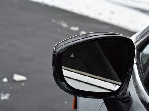 Used 2024 Chrysler Pacifica Limited image 34