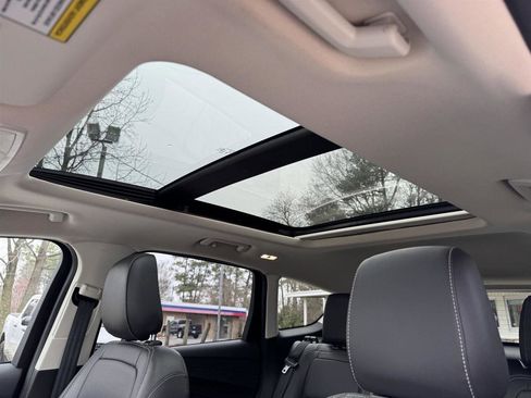 Used 2019 Ford Escape SEL image 5