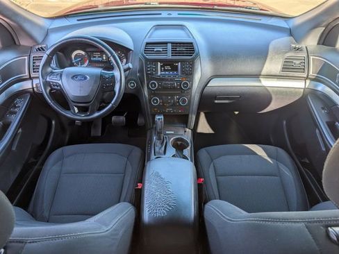 Used 2017 Ford Explorer XLT image 11