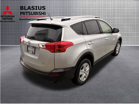 Used 2015 Toyota RAV4 LE AWD/4WD image 9