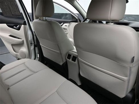 Used 2022 Nissan Rogue Sport SL w/ Premium Package image 16