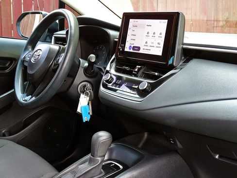 Used 2023 Toyota Corolla LE FWD image 39