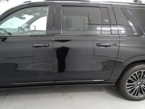 Used 2025 Cadillac Escalade ESV Sport Platinum AWD/4WD image 21