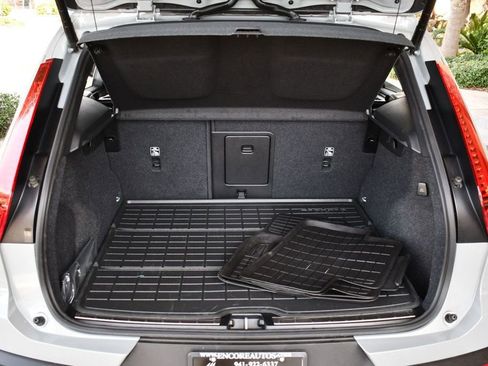 Used 2025 Volvo XC40 B5 Ultra image 16