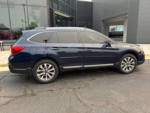 Used 2018 Subaru Outback 2.5i Touring AWD/4WD image 4