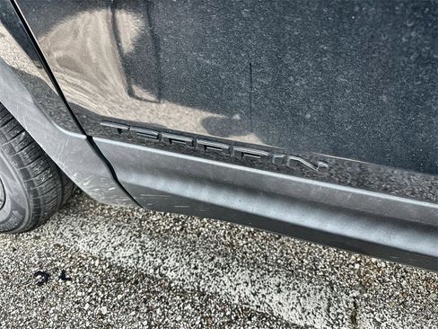 Used 2023 GMC Terrain SLE w/ Driver Convenience Package image 10