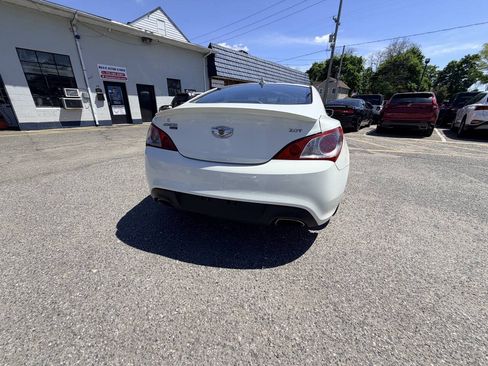 Used 2010 Hyundai Genesis 2.0T RWD image 15