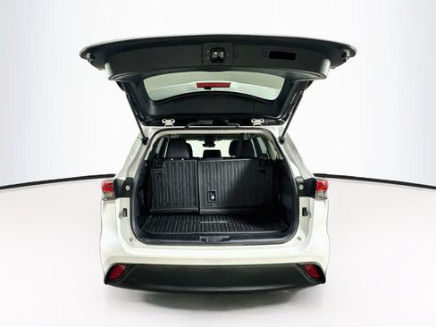 Used 2023 Toyota Highlander L FWD image 28