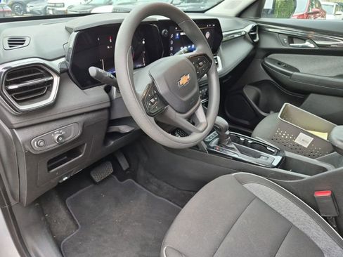 Used 2025 Chevrolet TrailBlazer LT AWD/4WD image 7