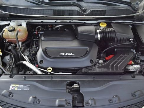 Used 2017 Chrysler Pacifica Touring-L w/ Tire & Wheel Group FWD image 54
