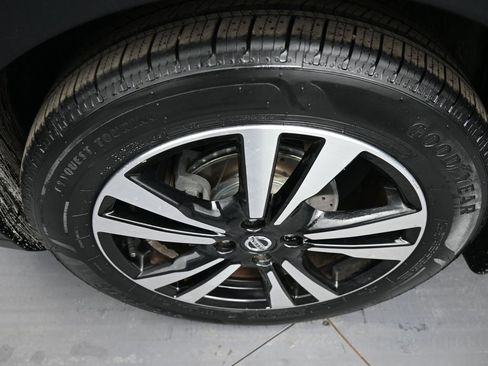 Used 2018 Nissan Kicks SV image 14