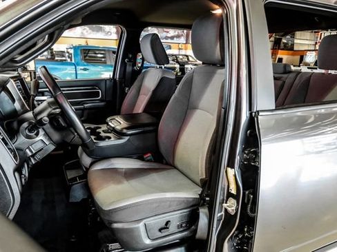 Used 2024 RAM 2500 Big Horn AWD/4WD image 29