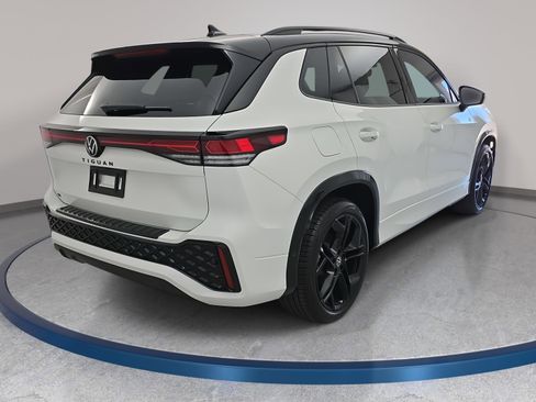 New 2026 Volkswagen Tiguan SE R-Line FWD image 5