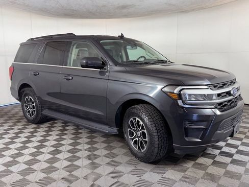 Used 2024 Ford Expedition XLT AWD/4WD image 4