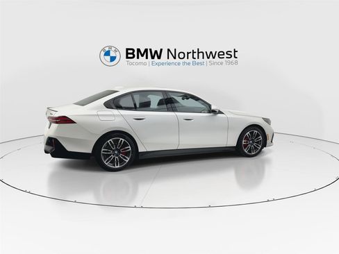 New 2026 BMW 530i xDrive w/ M Sport Package image 4