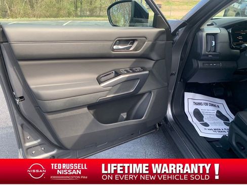 New 2026 Nissan Pathfinder SL image 10