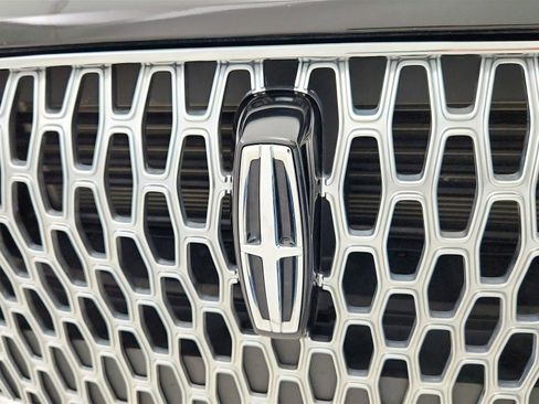 Used 2025 Lincoln Corsair FWD image 28