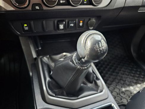 Used 2020 Toyota Tacoma TRD Sport AWD/4WD image 24