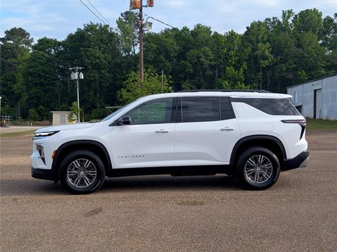 New 2026 Chevrolet Traverse LT w/ Driver Confidence Package FWD image 2