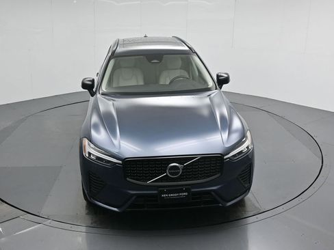 Used 2023 Volvo XC60 B5 Plus image 38