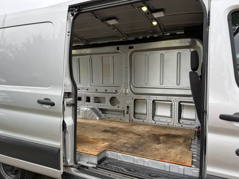 Used 2018 Ford Transit 250 148 Medium Roof RWD image 19