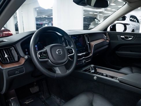 Used 2023 Volvo XC60 B5 Plus image 18
