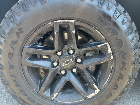 Used 2021 Chevrolet Silverado 1500 Custom Trail Boss AWD/4WD image 5