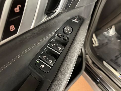 Used 2019 BMW X5 xDrive50i w/ M Sport Package AWD/4WD image 18