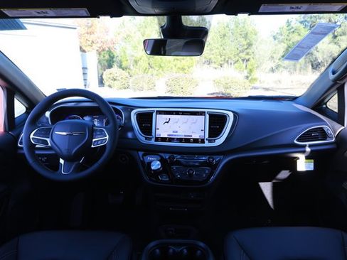 New 2026 Chrysler Voyager LX image 30