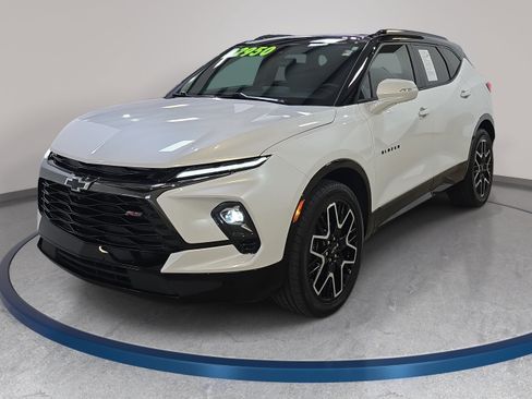 Used 2025 Chevrolet Blazer RS w/ Driver Confidence II Package FWD image 1