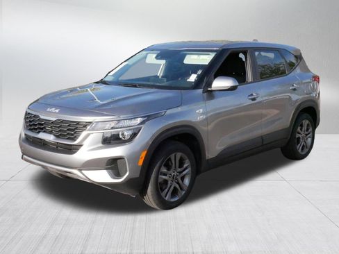 Used 2023 Kia Seltos LX AWD/4WD image 3