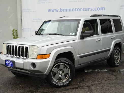 Used 2007 Jeep Commander Sport AWD/4WD image 2