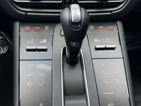 Certified 2025 Porsche Macan GTS AWD/4WD image 31