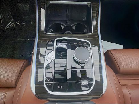 Used 2025 BMW X5 xDrive50e image 17