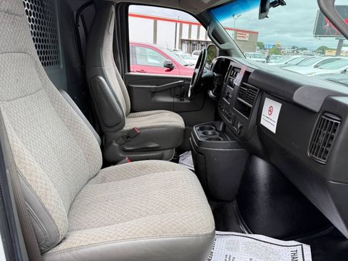 Used 2021 Chevrolet Express 3500 Extended w/ Driver Convenience Package RWD image 24