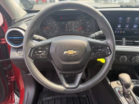 Used 2024 Chevrolet Trax LS w/ LS Convenience Package FWD image 14