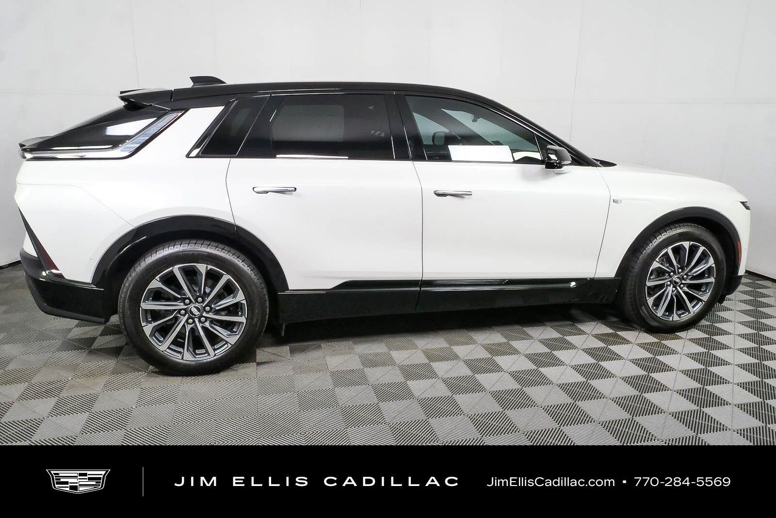 Used 2024 Cadillac Lyriq Luxury AWD/4WD image 2