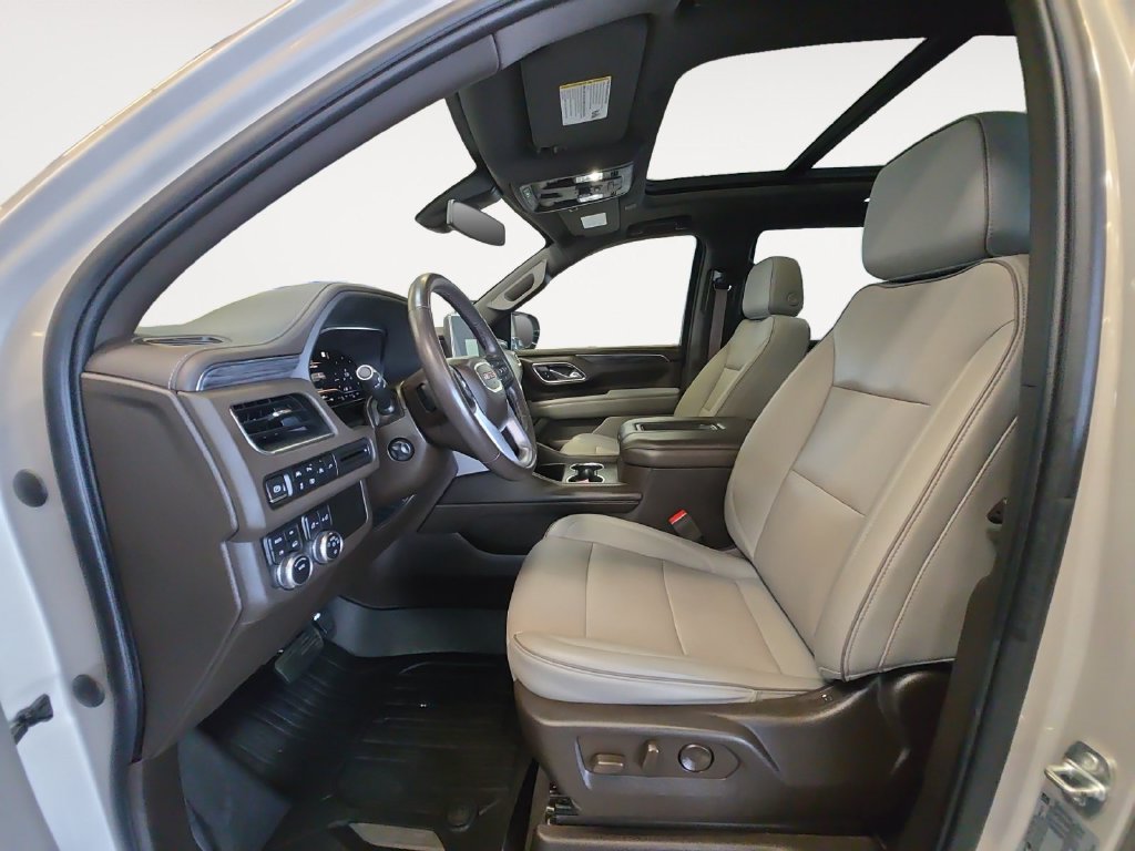 Certified 2022 GMC Yukon SLT w/ SLT Luxury Package AWD/4WD image 16
