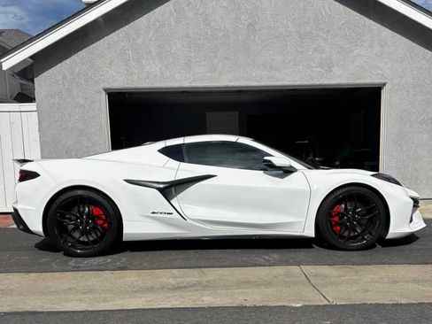 Used 2025 Chevrolet Corvette Z06 RWD image 2