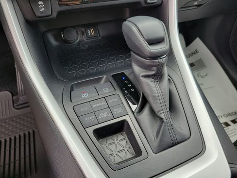 Certified 2025 Toyota RAV4 LE AWD/4WD image 19