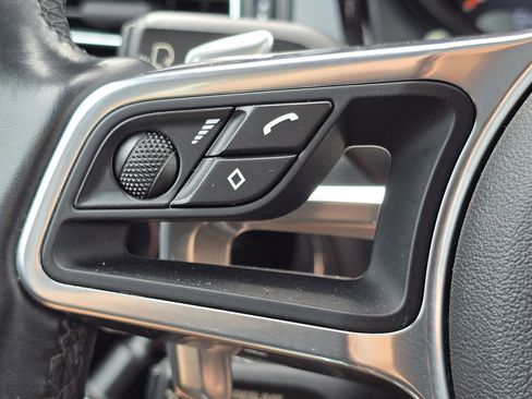 Used 2020 Porsche Macan S AWD/4WD image 16