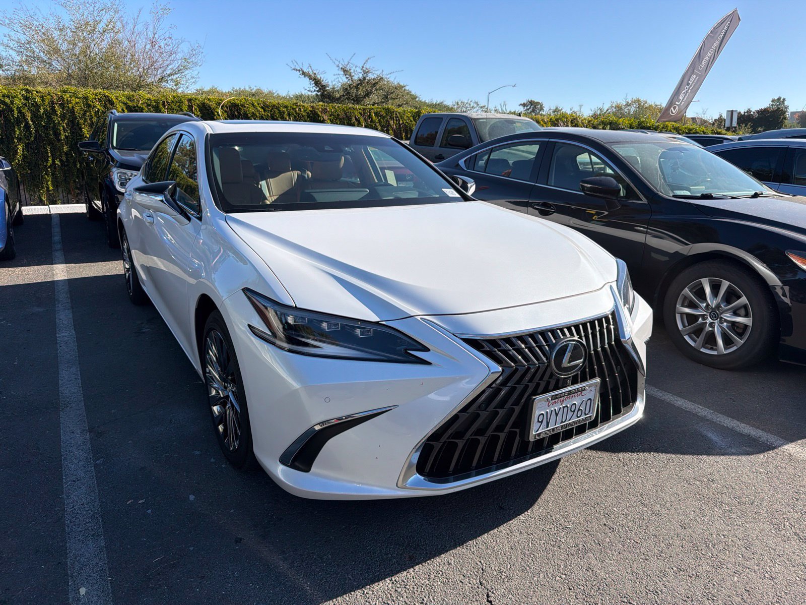 Used 2025 Lexus ES 300h w/ Accessory Package (Z1) FWD image 1