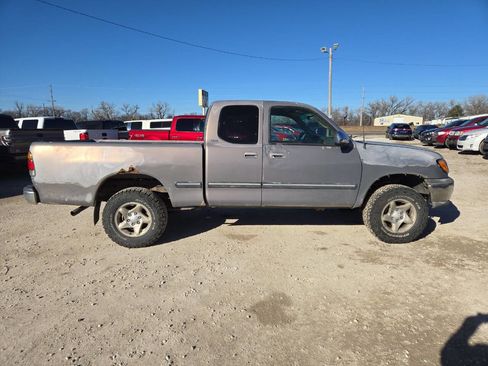 Used 2000 Toyota Tundra SR5 image 2