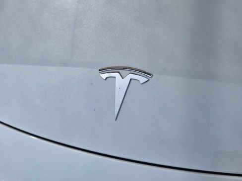 Used 2023 Tesla Model Y Long Range AWD/4WD image 4