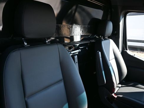 Used 2023 Mercedes-Benz Sprinter 4500 image 16