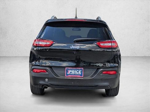 Used 2017 Jeep Cherokee Latitude w/ Comfort & Sound Group image 7