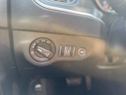 Used 2016 Dodge Charger SXT image 24