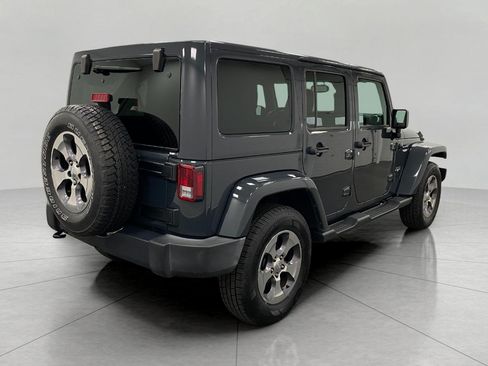 Used 2016 Jeep Wrangler Unlimited Sahara w/ Connectivity Group AWD/4WD image 30