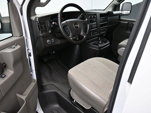Used 2022 Chevrolet Express 2500 w/ Driver Convenience Package RWD image 2